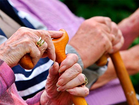 Информацию о снижении пенсионного возраста для женщин с января 2023 года опровергли в Минтруда